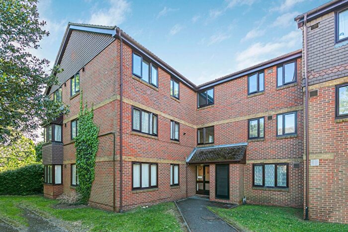 2 Bedroom Flat For Sale In Dutch Barn Close, Stanwell, Staines-Upon-Thames, Surrey, TW19