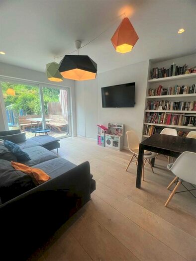 2 Bedroom Flat To Rent In Colney Hatch Lane, Friern Barnet, N11