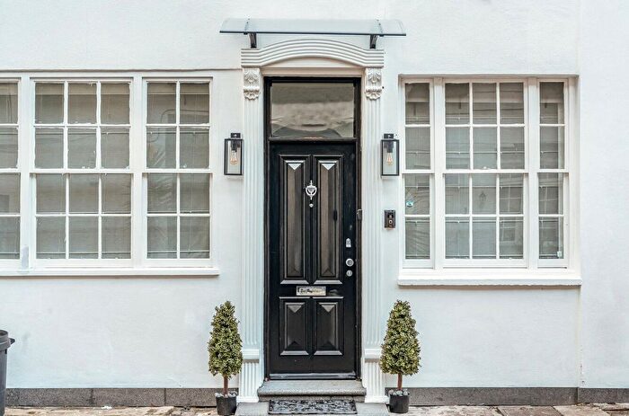 3 Bedroom Mews For Sale In Elvaston Mews, South Kensington, London, SW7