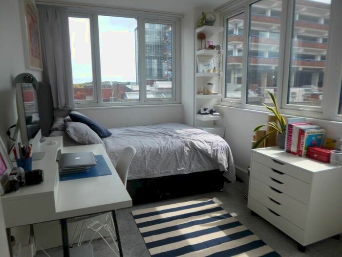 1 Bedroom Flat To Rent In High Street, Waltham Cross, EN8