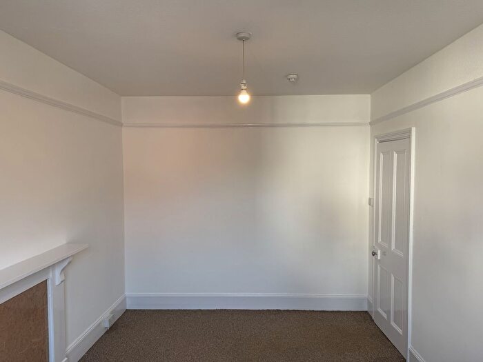 2 Bedroom Flat To Rent In Old Mill Road, Torquay, TQ2