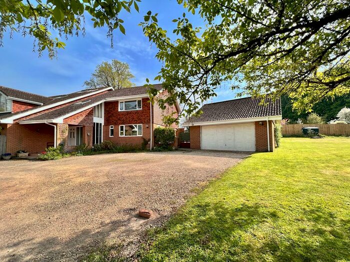 4 Bedroom Semi-Detached House For Sale In ., Milton On Stour, Gillingham, SP8