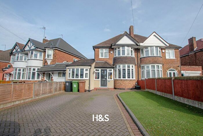 3 Bedroom Semi-Detached House For Sale In Coverdale Road, Solihull, B92