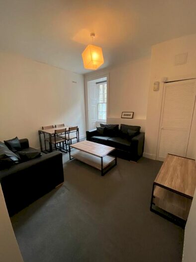 5 Bedroom Flat To Rent In Buccleuch Street, Newington, Edinburgh, EH8