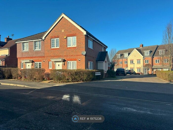 3 Bedroom Semi-Detached House To Rent In Marrowbrook Lane, Farnborough, GU14