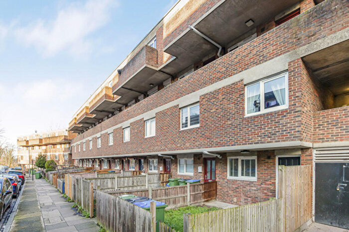 2 Bedroom Apartment To Rent In Eglinton Road, London, SE18