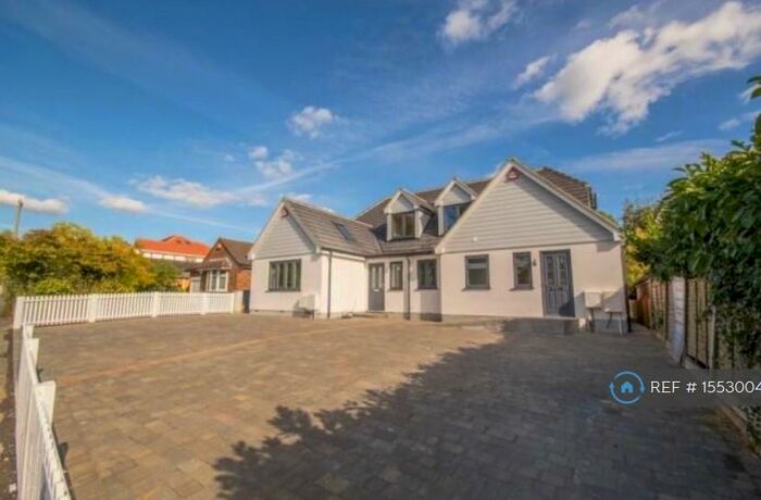 3 Bedroom Semi-Detached House To Rent In Hanging Hill Lane, Hutton, Brentwood, CM13