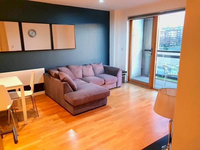 2 Bedroom Flat To Rent In Gateway South, Marsh Lane, LS9