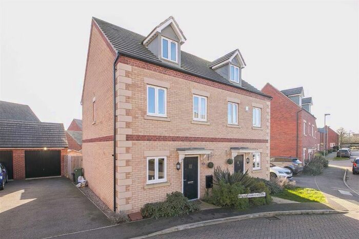 3 Bedroom Town House To Rent In Wensleydale Crescent, Oakridge Park, Milton Keynes, MK14