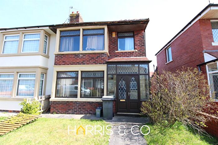 3 Bedroom End Of Terrace House For Sale In Whinfield Avenue, Fleetwood, Lancashire, FY7