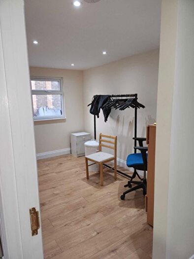 2 Bedroom Flat To Rent In The Mall, London, W5