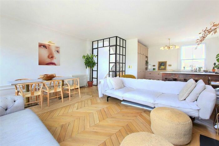 2 Bedroom Flat To Rent In Clapham Common North Side, Clapham, London, SW4