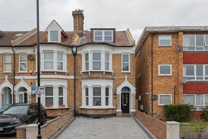 4 Bedroom House For Sale In Hainault Road, Leytonstone, E11