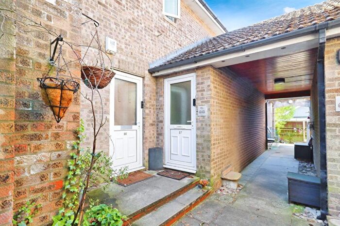 1 Bedroom Flat For Sale In Manor House Croft, Leeds, LS16