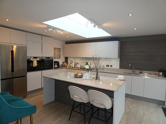 3 Bedroom Detached Bungalow To Rent In Sewell Close, St. Albans, AL4