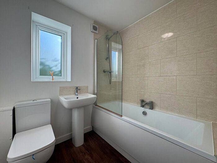 2 Bedroom Flat To Rent In Grove Road East, Christchurch, BH23