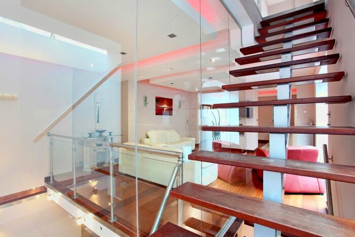 3 Bedroom End Of Terrace House To Rent In Russell Street, Windsor, SL4