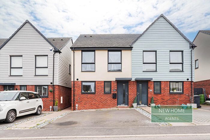 3 Bedroom Semi Detached House For Sale In George Steele Avenue, Stoke-On-Trent, ST2