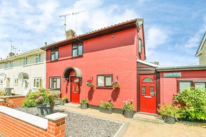 3 Bedroom End Of Terrace House For Sale In Coronation Road, Durrington, Salisbury, SP4