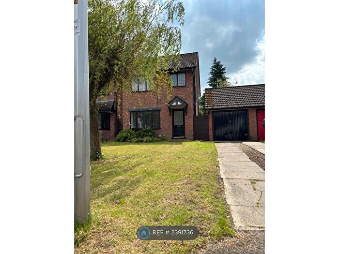 3 Bedroom Detached House To Rent In Watermead Close, Stockport, SK3