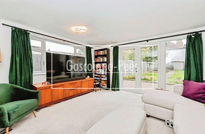 3 Bedroom Property To Rent In Vale Road, Worcester Park, KT4