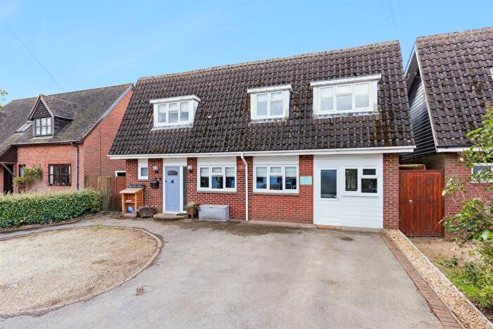 3 Bedroom Detached House For Sale In Ridings Way, Cublington, Buckinghamshire, LU7