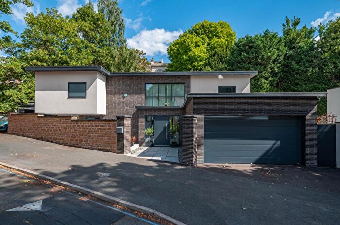 4 Bedroom Detached House For Sale In Huntingdon Drive, The Park, NG7