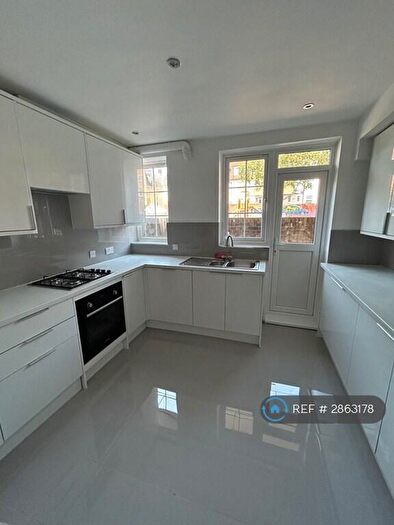 4 Bedroom Flat To Rent In Oslac Road, London, SE6