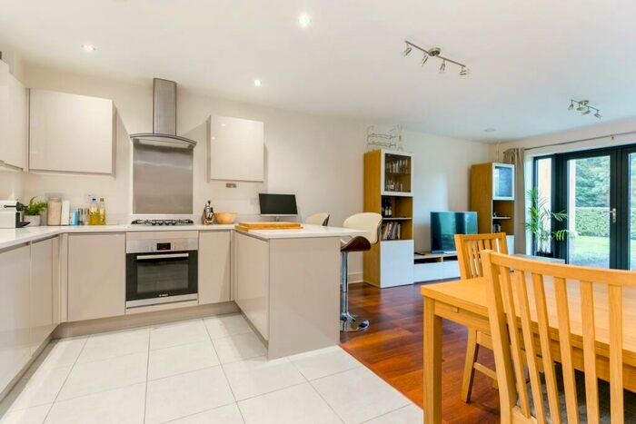 2 Bedroom Apartment To Rent In Institute Road Taplow, SL6