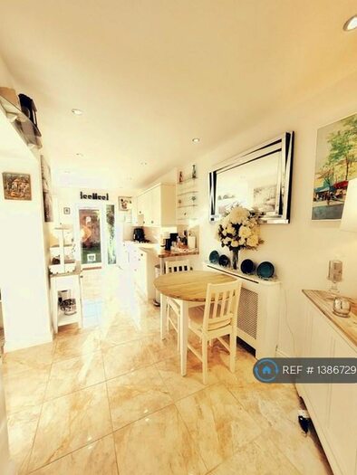 4 Bedroom Semi-Detached House To Rent In Stubbington, Fareham, PO14