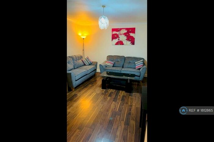 2 Bedroom Flat To Rent In Chapel Road, Sale, M33