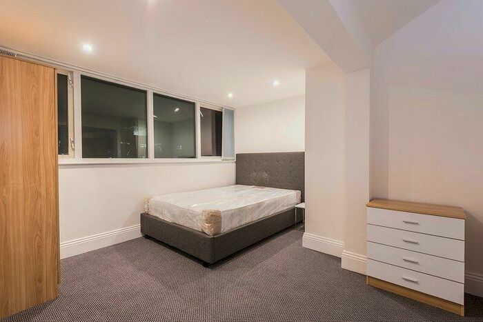 1 Bedroom Serviced Apartments To Rent In Blenheim Terrace, Leeds, West Yorkshire, LS2