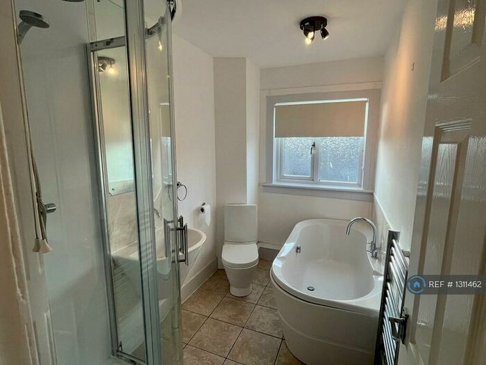 3 Bedroom Flat To Rent In Elizabethan Way, Renfrew, PA4
