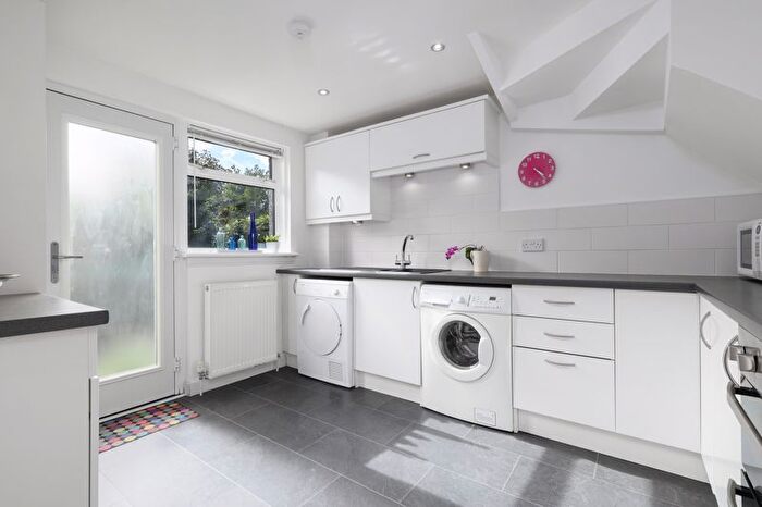 3 Bedroom Detached House For Sale In Crossmyloof Gardens, Shawlands, G41
