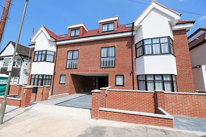 2 Bedroom Flat To Rent In Beechcroft Avenue, Golders Green, NW11