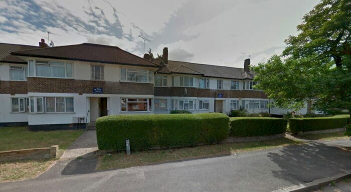 2 Bedroom Flat To Rent In Queens Court, Kenton Lane, Harrow, Greater London, HA3