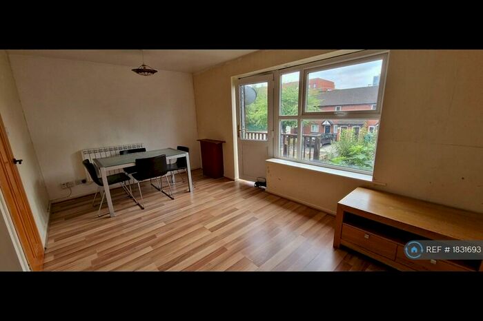 1 Bedroom Flat To Rent In Summerseat Close, Salford, M5