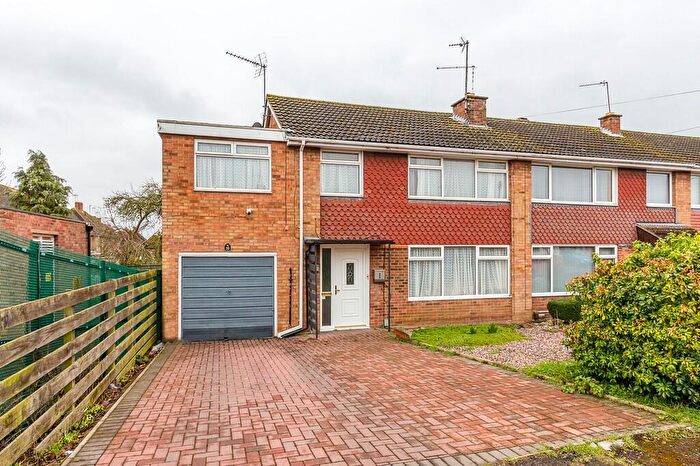 4 Bedroom Semi-Detached House To Rent In Queensway, Higham Ferrers, NN10