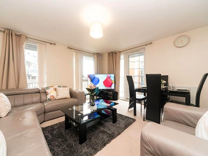 2 Bedroom Flat To Rent In London Borough Of Barnet, NW9