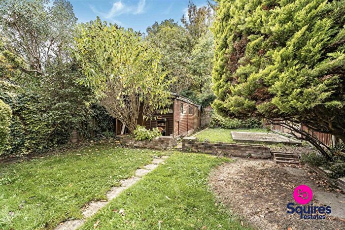 5 Bedroom Semi-Detached House For Sale In Granville Road, London, N12