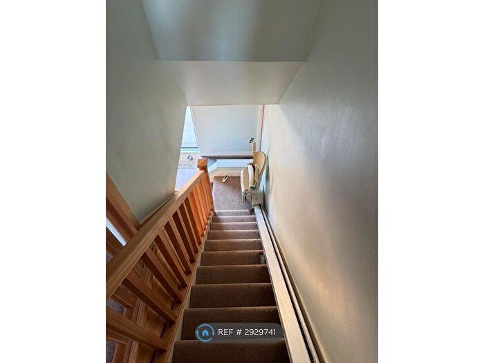 3 Bedroom Semi-Detached House To Rent In Reevy Road West, Bradford, BD6