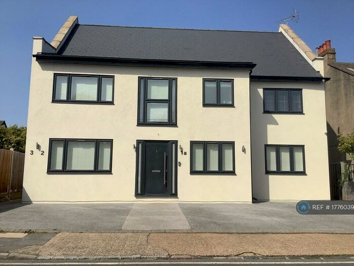 2 Bedroom Flat To Rent In Pope Road, Kent, BR2