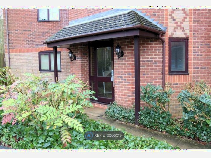 2 Bedroom Flat To Rent In Millers Rise, St Albans, AL1