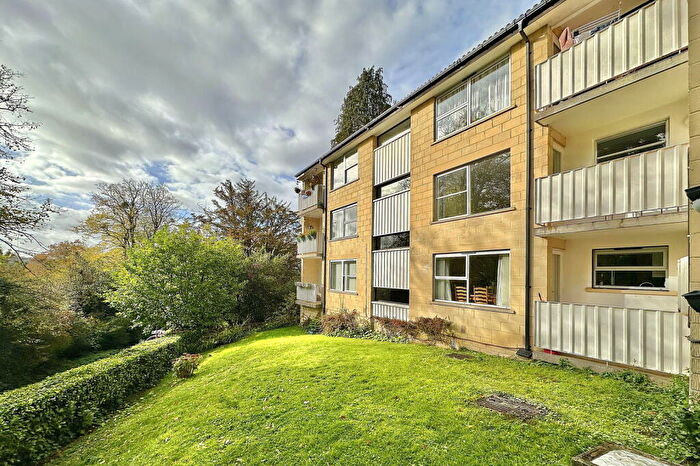 3 Bedroom Flat For Sale In Weston Park West, Bath, BA1