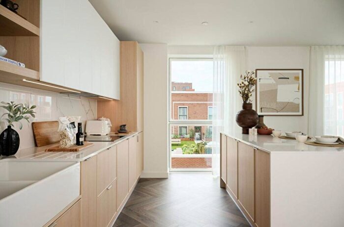 2 Bedroom Flat For Sale In Silkstream, Hendon, NW9