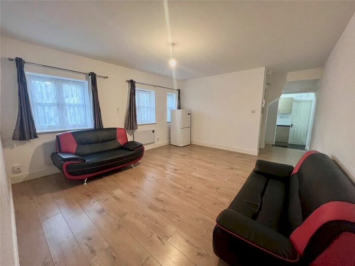 1 Bedroom Flat To Rent In St. Albans Road, Watford, Hertfordshire, WD24