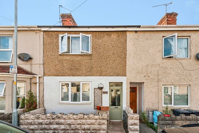 3 Bedroom Terraced House For Sale In William Street, Swindon, SN1
