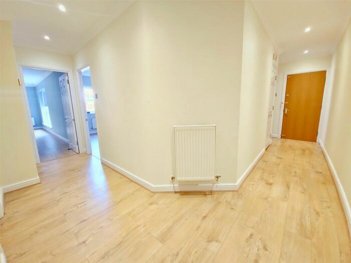 2 Bedroom Apartment To Rent In Deyncourt Gardens, Upminster, RM14
