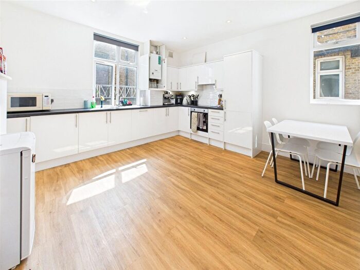 4 Bedroom Flat To Rent In King Street, Middlesex, TW1