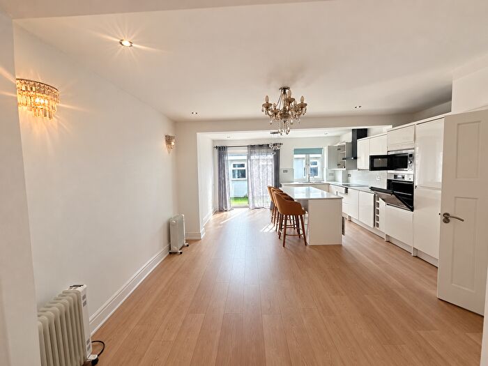3 Bedroom End Of Terrace House To Rent In Brampton Road, Bexleyheath, DA7